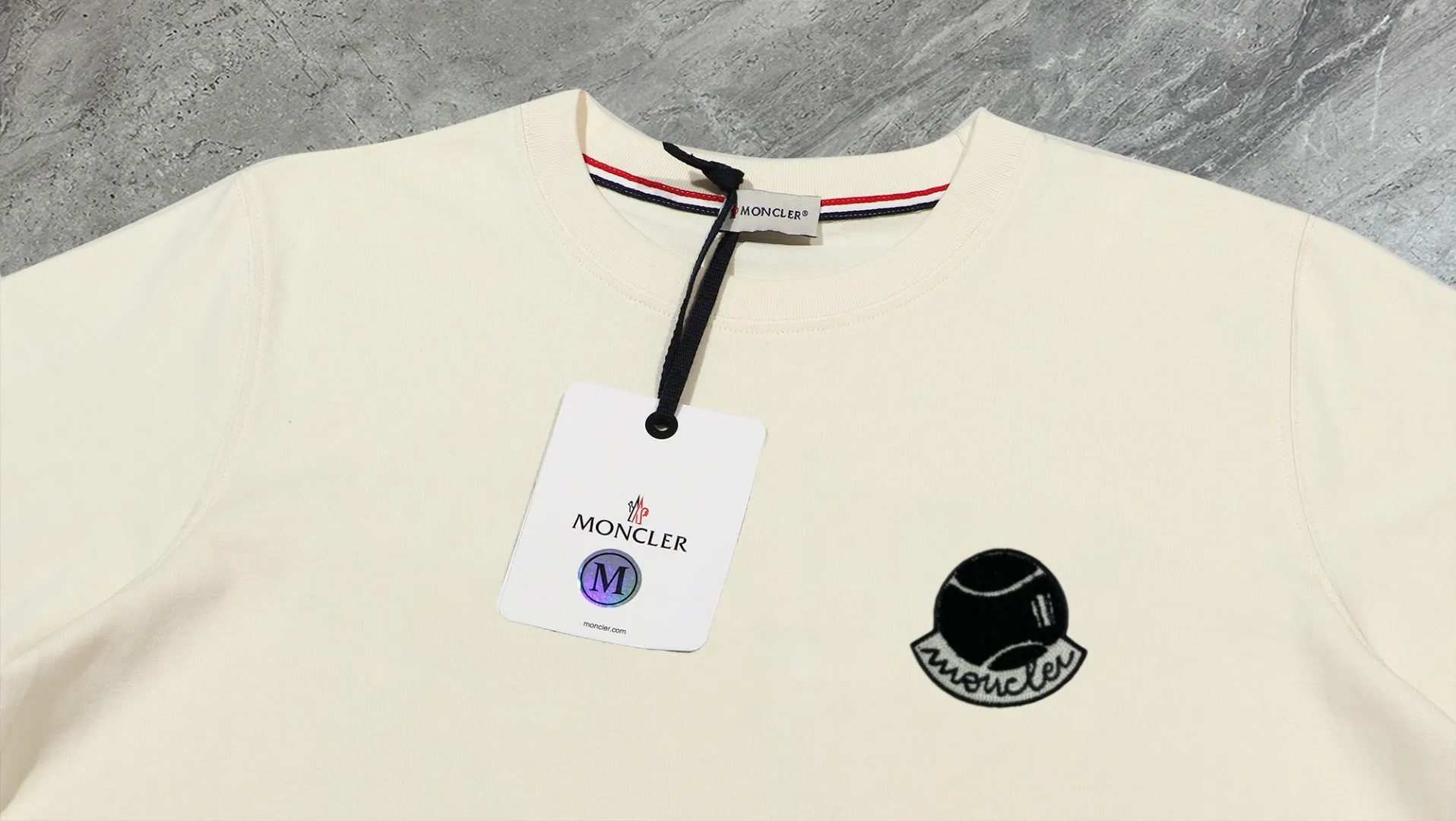 《 》 《Moncler~ 》2025New Arrival Quality T , Versatile Quality ！ ‼ 32 250G ‼ ， ， ， ， T 🤪 Sizes：S-M-L-XL-2XL ：Black，White， Same Style